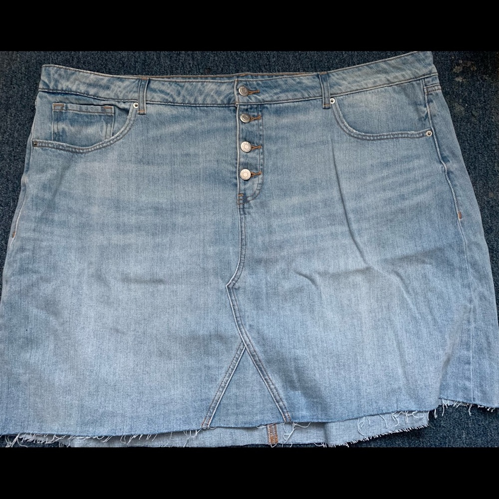 Old Navy light washed Jean skirt